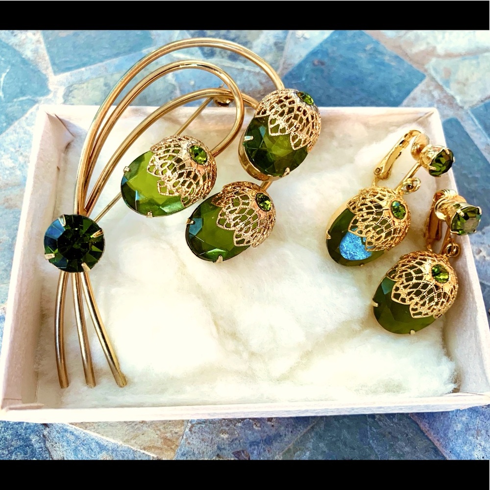 Vintage Sarah Coventry Brooch & Earring Set